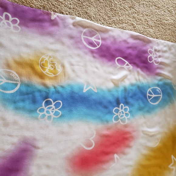 LEVI'S PRIDE SCARF:NWT STARS,HEARTS,PEACE SIGNS & MORE MOTIF - Picture 5 of 11
